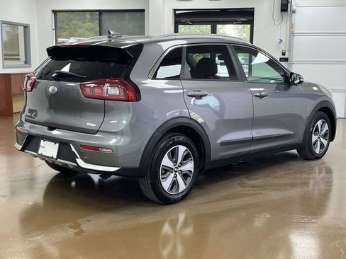 Used 2017 Kia Niro EX FWD image 5