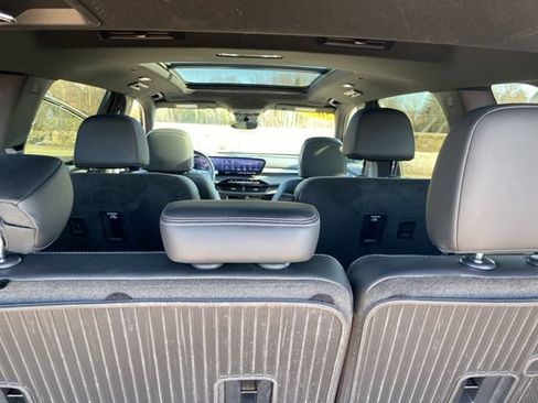 Certified 2025 Buick Enclave Avenir w/ Super Cruise Package AWD/4WD image 30
