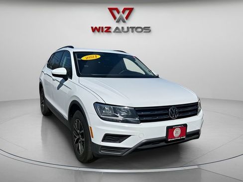 Used 2021 Volkswagen Tiguan SE w/ Panoramic Sunroof Package image 5