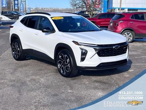 Certified 2025 Chevrolet Trax RS w/ Driver Confidence Package image 1