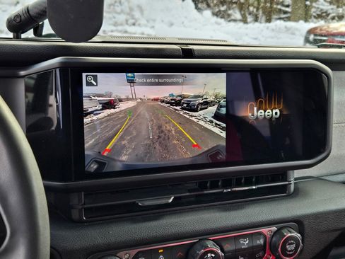 Used 2024 Jeep Gladiator Willys image 21