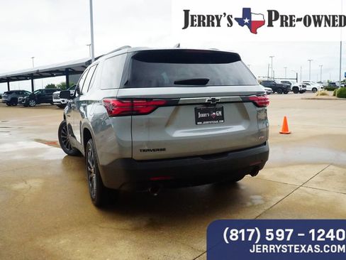 Used 2023 Chevrolet Traverse RS FWD image 4