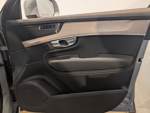 Used 2025 Volvo XC90 T8 Plus image 29