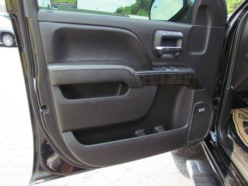 Used 2015 GMC Sierra 2500 Denali w/ Duramax Plus Package AWD/4WD image 11