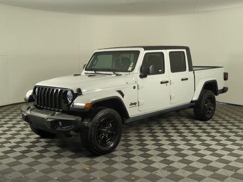 Used 2022 Jeep Gladiator Willys image 9
