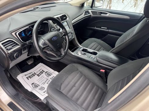 Used 2017 Ford Fusion SE w/ Fusion SE Technology Package image 10