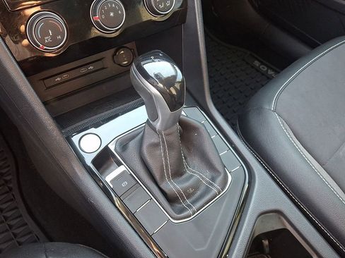 Used 2023 Volkswagen Taos SE w/ Panoramic Sunroof Package image 15