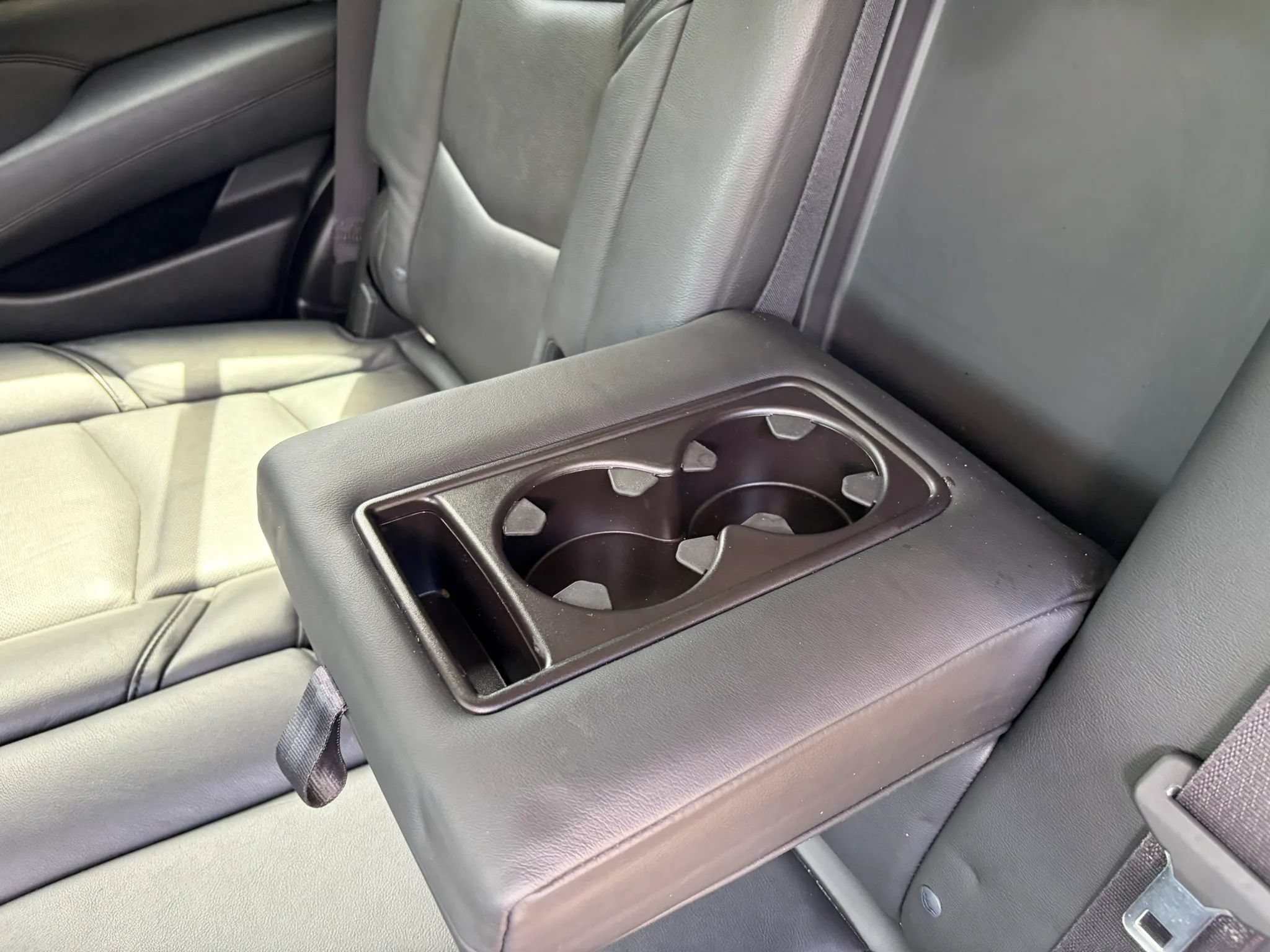 Used 2016 Cadillac Escalade Luxury RWD image 25