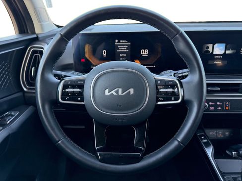 Used 2025 Kia Sorento EX AWD/4WD image 14