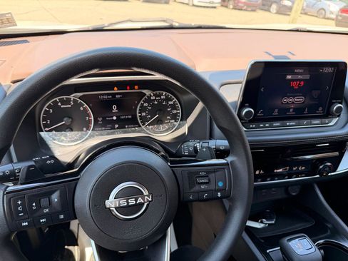 Used 2023 Nissan Rogue SV AWD/4WD image 28