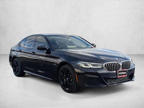 Used 2022 BMW 530e w/ Premium Package image 3