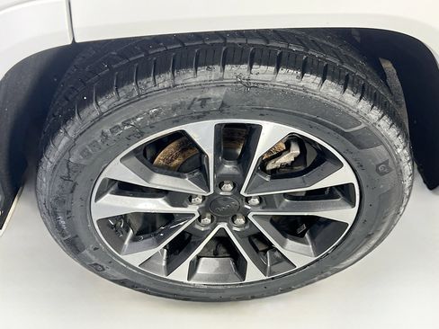 Used 2022 Jeep Grand Cherokee Overland AWD/4WD image 32