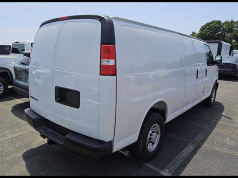 Used 2026 Chevrolet Express 2500 Extended RWD image 4