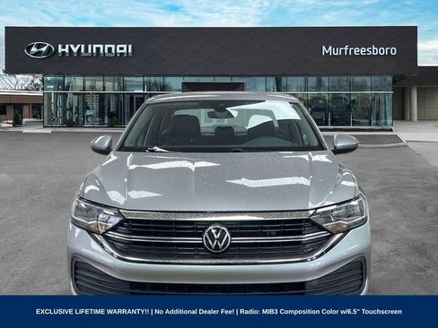 Used 2024 Volkswagen Jetta SE FWD image 2