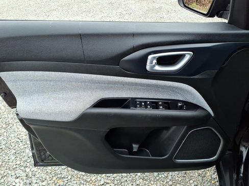 Used 2022 Jeep Compass Latitude image 22