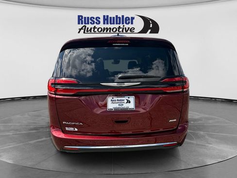 Used 2023 Chrysler Pacifica Touring-L AWD/4WD image 4