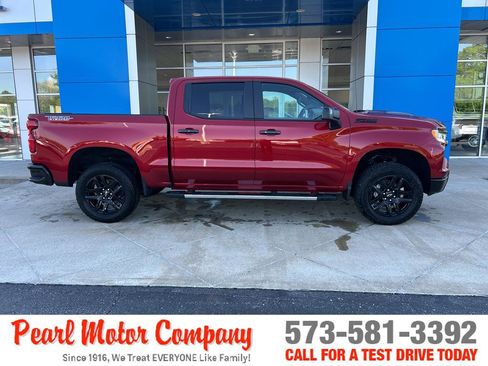 Used 2025 Chevrolet Silverado 1500 LT Trail Boss w/ Convenience Package II AWD/4WD image 3
