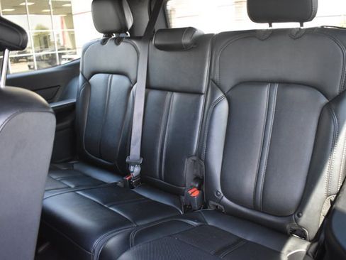 Used 2024 Jeep Wagoneer Series II w/ Flexible Seating Group RWD image 16