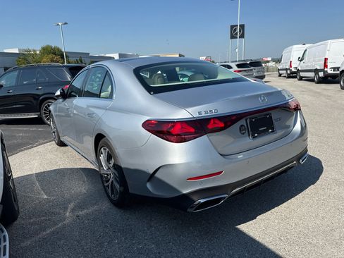 Used 2025 Mercedes-Benz E 350 4MATIC Sedan image 2