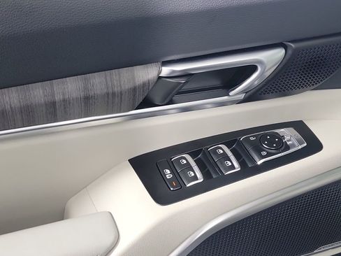 Used 2024 Kia Telluride EX w/ EX Captain's Chair Package FWD image 21