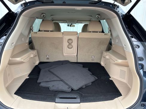 Used 2016 Nissan Rogue SV w/ SV Premium Package image 34