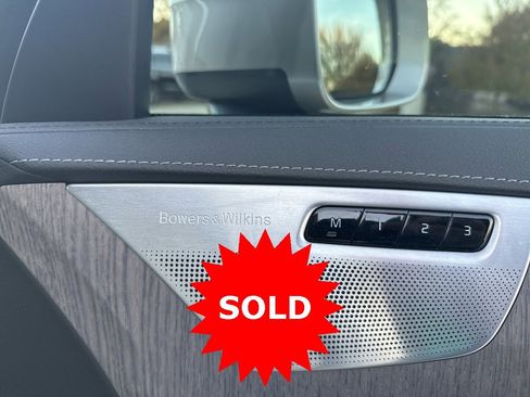 Certified 2023 Volvo XC90 B6 Ultimate w/ Lounge Package image 12