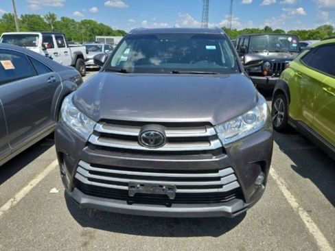 Used 2018 Toyota Highlander XLE AWD/4WD image 6