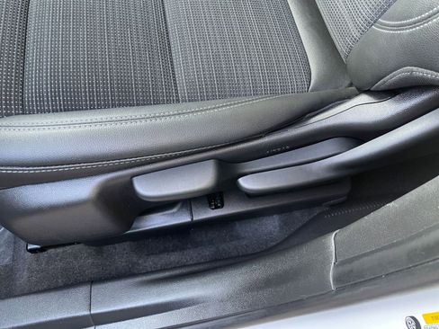 Used 2025 Buick Envista Preferred image 23