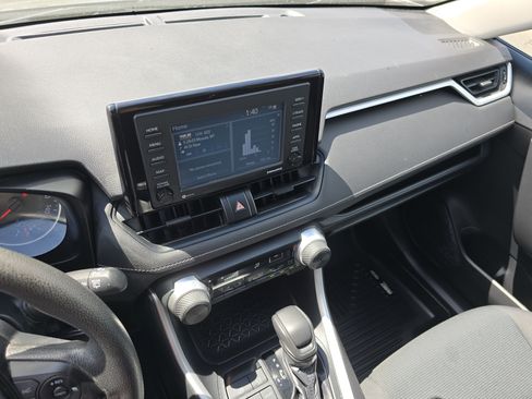 Used 2020 Toyota RAV4 LE FWD image 29