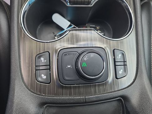 Used 2023 GMC Acadia SLT FWD image 34