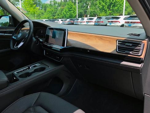 Used 2024 Volkswagen Atlas SE FWD image 52