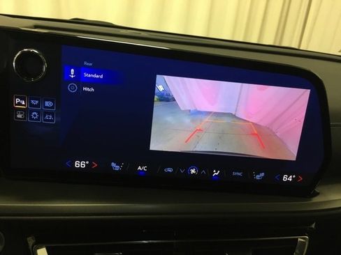 Used 2025 Chevrolet Traverse LT image 20