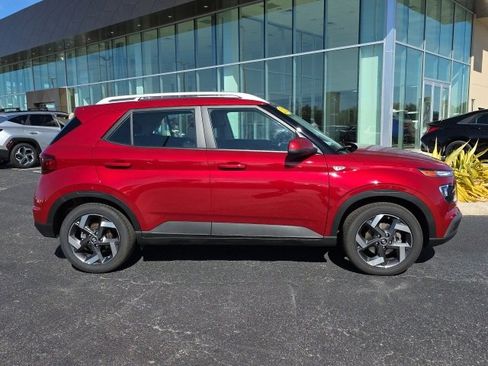 Certified 2025 Hyundai Venue SEL image 19