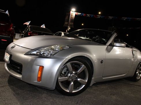 Used 2007 Nissan 350Z Touring RWD image 4