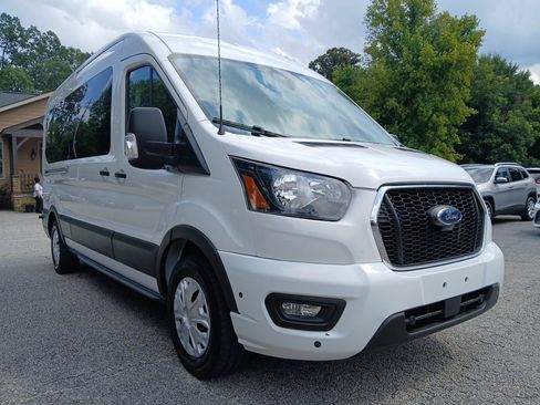 Used 2024 Ford Transit 350 XLT RWD image 4