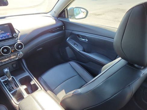 Used 2022 Nissan Sentra SR w/ SR Premium Package FWD image 9