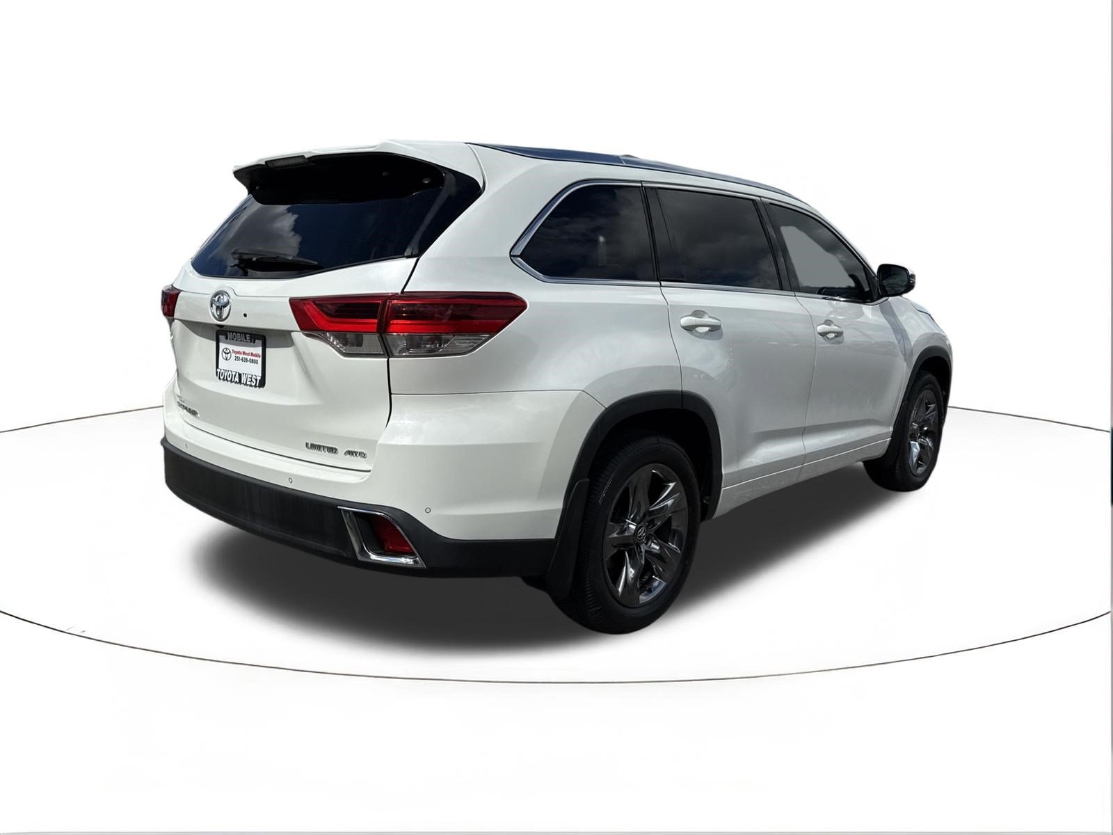 Used 2018 Toyota Highlander Limited Platinum AWD/4WD image 3
