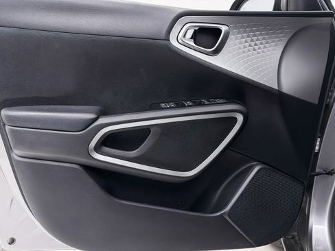 Used 2023 Kia Soul LX w/ LX Technology Package image 16