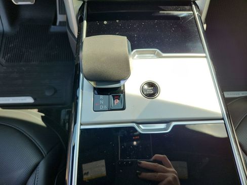 New 2026 Land Rover Range Rover Long Wheelbase Autobiography image 16