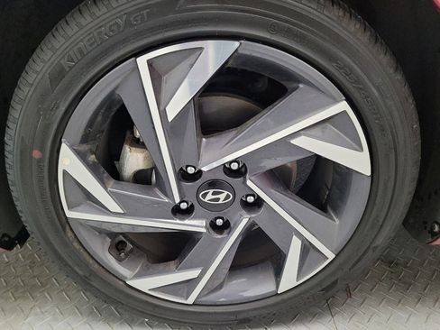 Used 2025 Hyundai Elantra SEL image 31