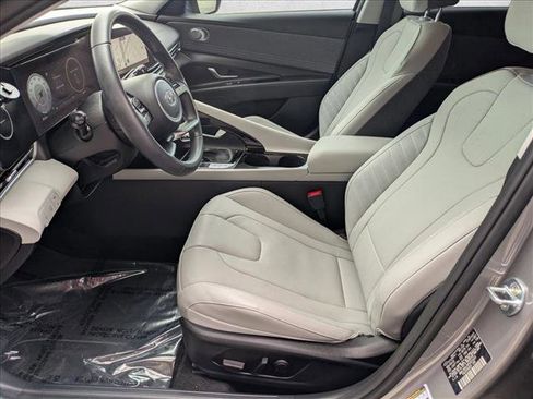 Used 2023 Hyundai Elantra Limited image 17