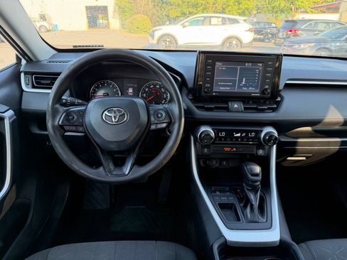 Used 2020 Toyota RAV4 XLE FWD image 19