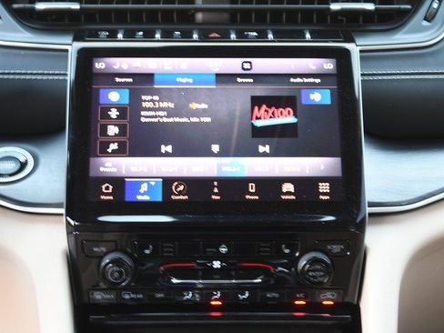 Used 2021 Jeep Grand Cherokee L Limited AWD/4WD image 19