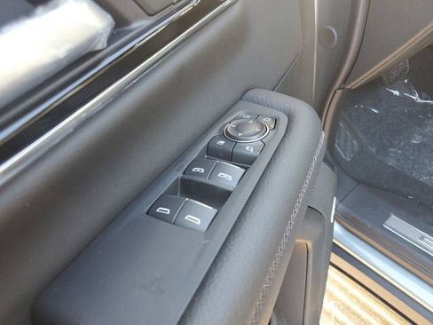 New 2025 GMC Yukon XL Denali image 18