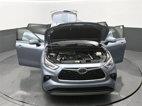 Used 2024 Toyota Highlander Platinum image 36