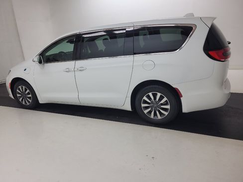 Used 2022 Chrysler Pacifica Touring-L FWD image 3
