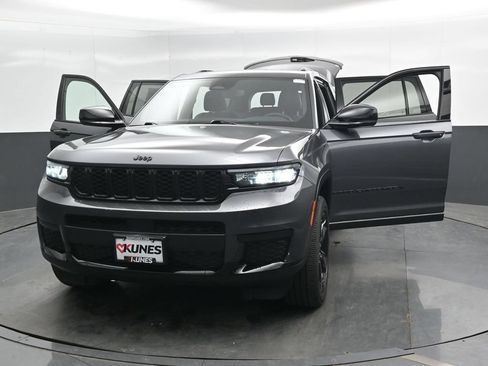 Used 2023 Jeep Grand Cherokee L Laredo AWD/4WD image 49