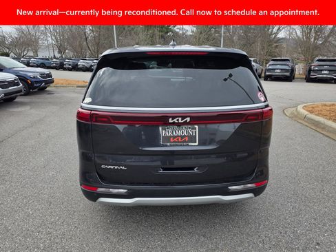 Certified 2023 Kia Carnival EX image 4