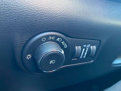 Used 2023 Jeep Compass Limited w/ Sun and Sound Group image 26