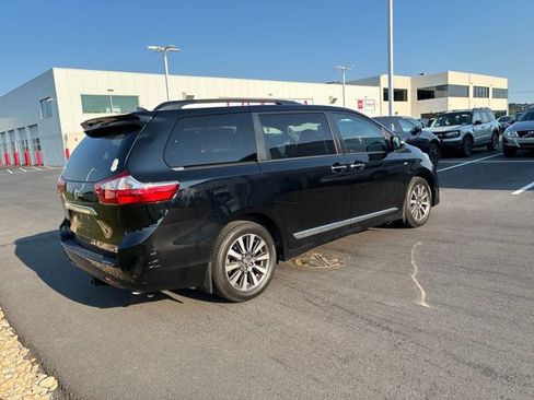 Used 2018 Toyota Sienna Limited Premium AWD/4WD image 9